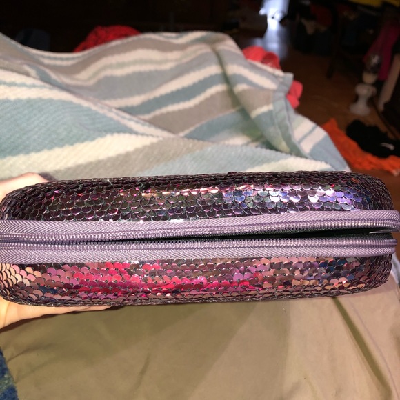 Purple sequined semi hard large makeup carry case - Picture 12 of 12